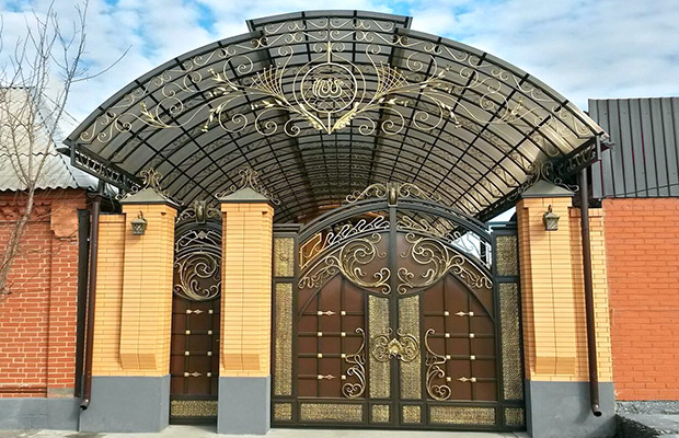 Купить или заказать ворота для дома с навесом - стильные и надежные решения для вашего участка в Топках от 42533 руб | ВоротМастер-Тпк
